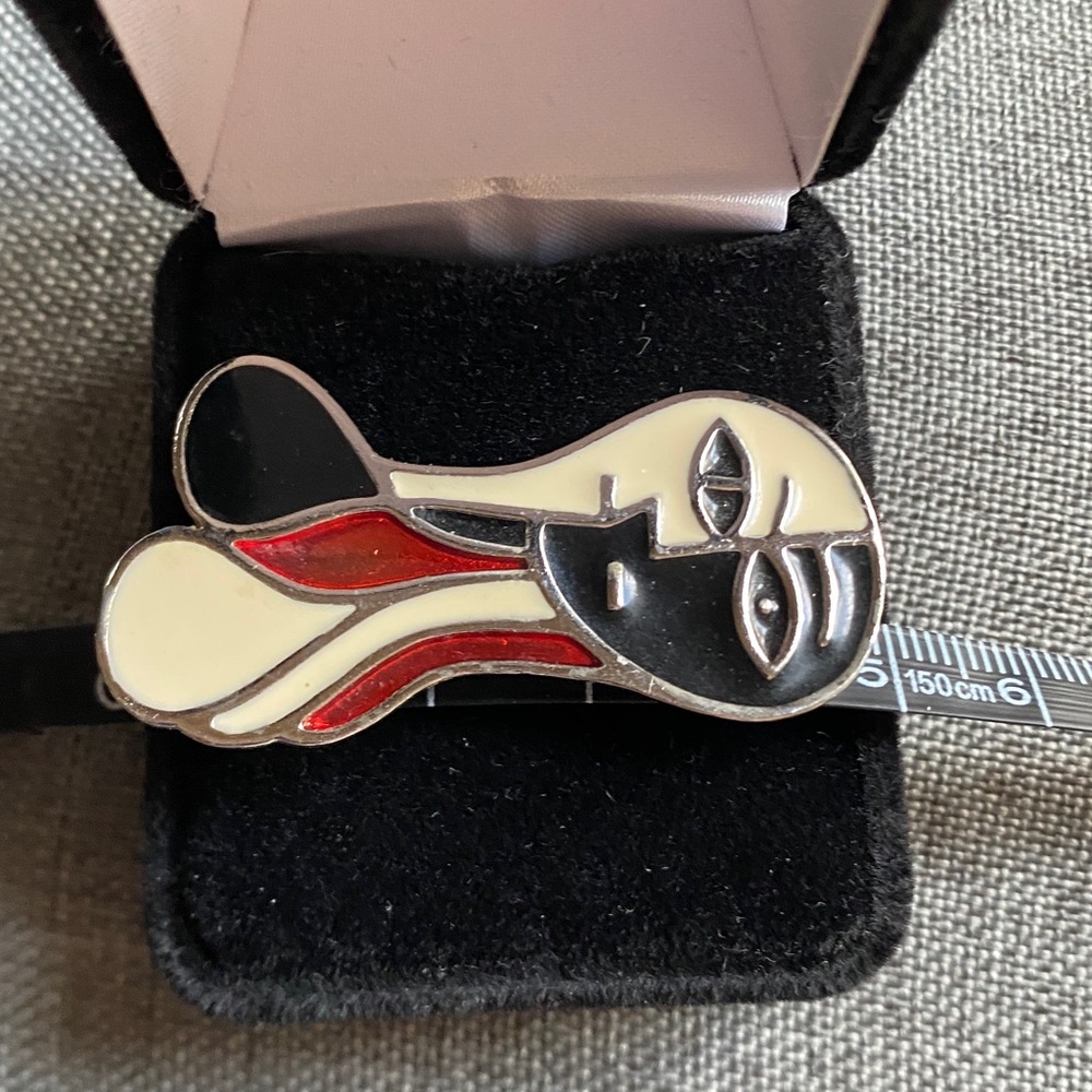 Abstract Face Enamel Brooch – Picasso Style Modernist Art Pin Red Black Cream - Picture 4 of 4